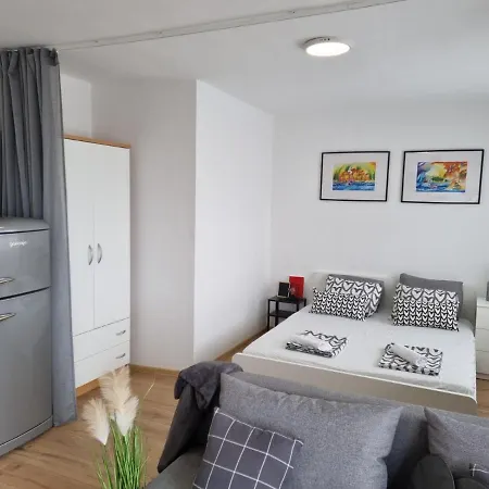 Apartment Mali Selce