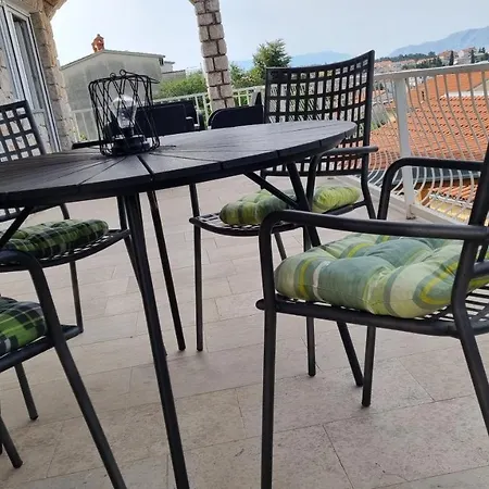 Apartment Mali Selce